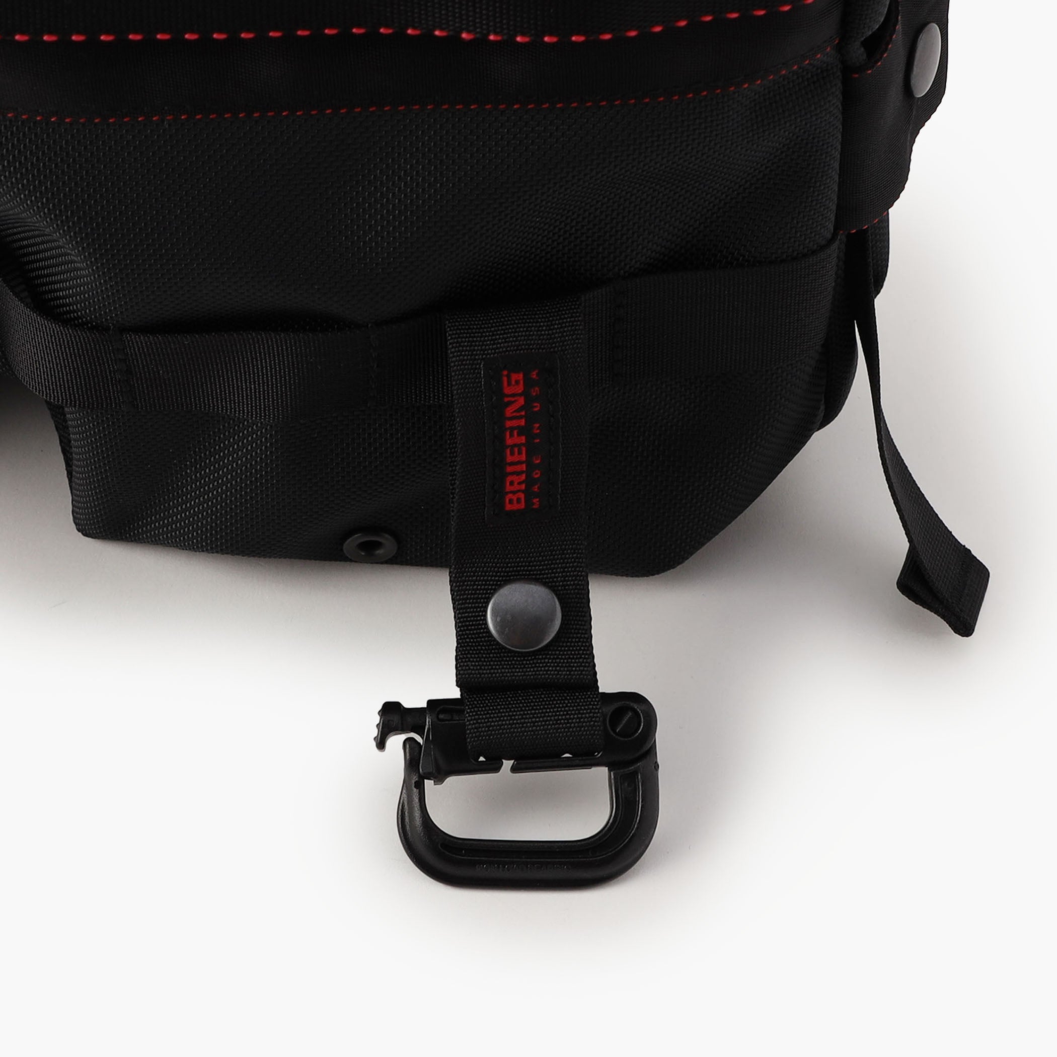 USA製のグリムロック付きカラビナをMADE IN USAコレクション「RED LINE」に搭載するのは、今回の限定復刻が初の試み。