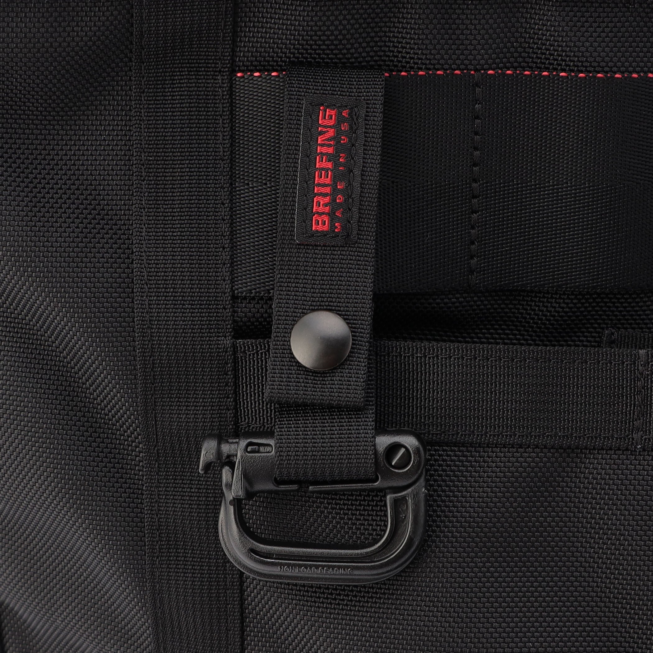 USA製のグリムロック付きカラビナをMADE IN USAコレクション「RED LINE」に搭載するのは、今回の限定復刻が初の試み。