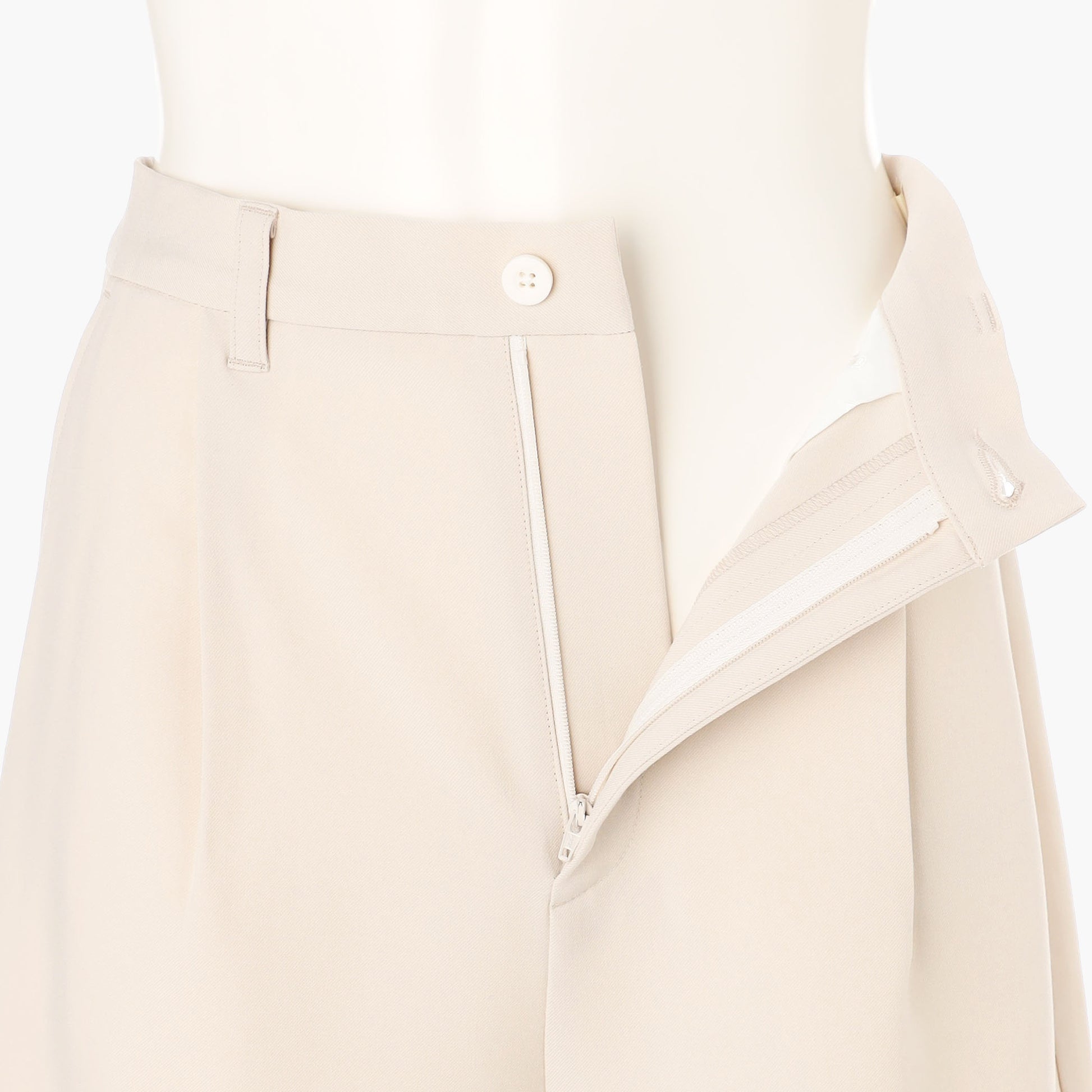 BRIEFING WOMEN’S HIGH WAIST SHORT PANTS, Apparels, Golf