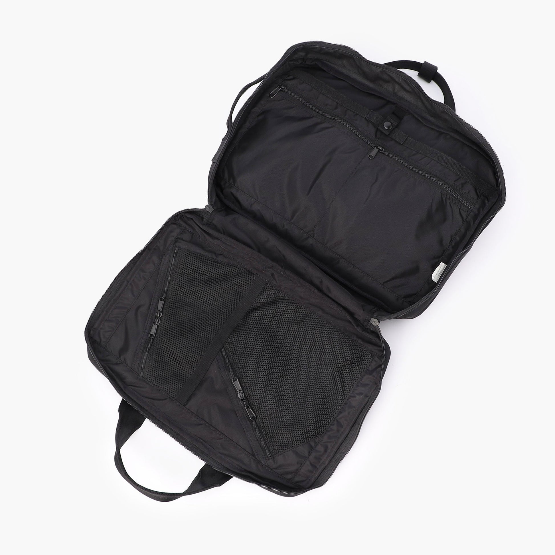 一番大きな収納部は180度フルオープン仕様なので、荷物の出し入れがしやすいです。
