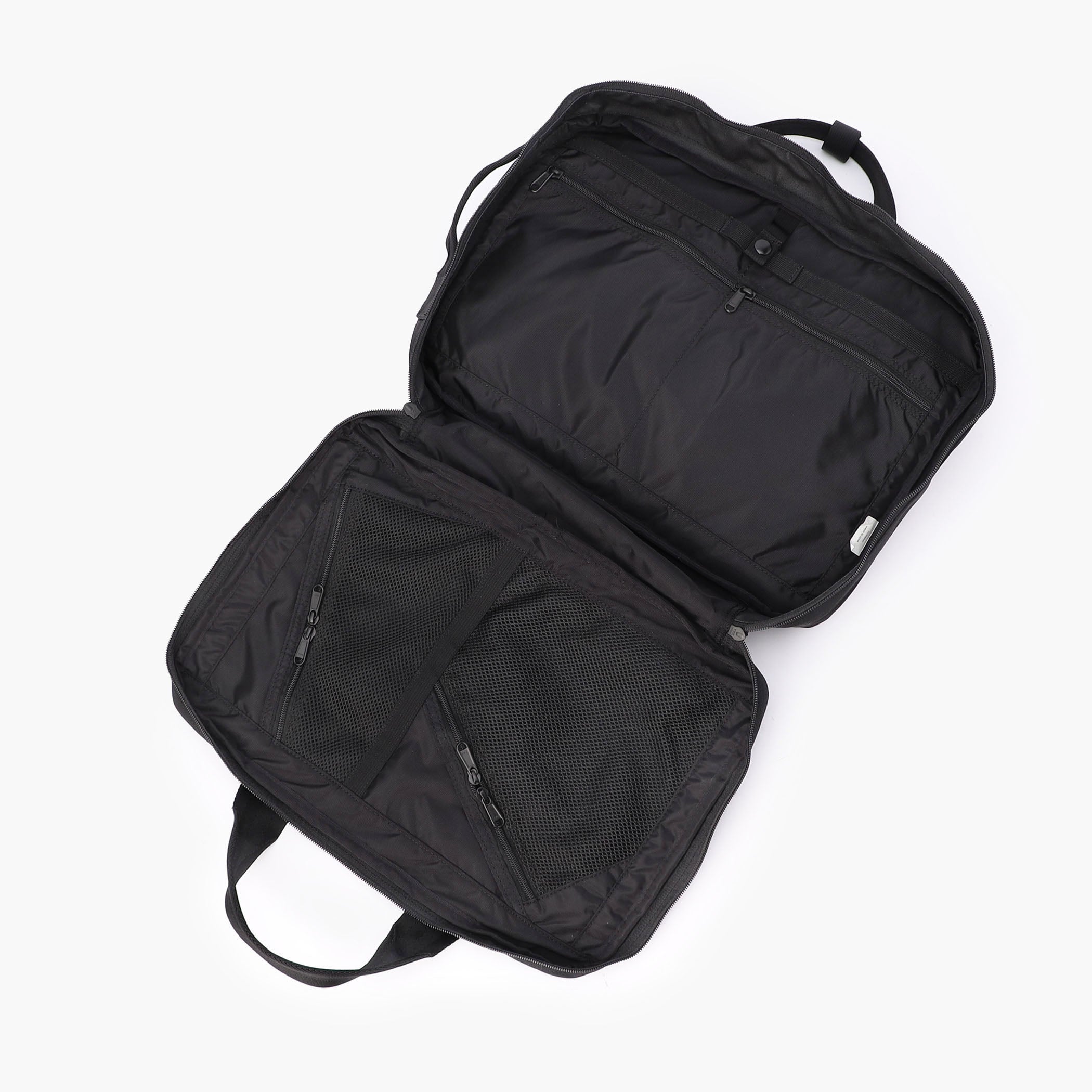 一番大きな収納部は180度フルオープン仕様なので、荷物の出し入れがしやすいです。