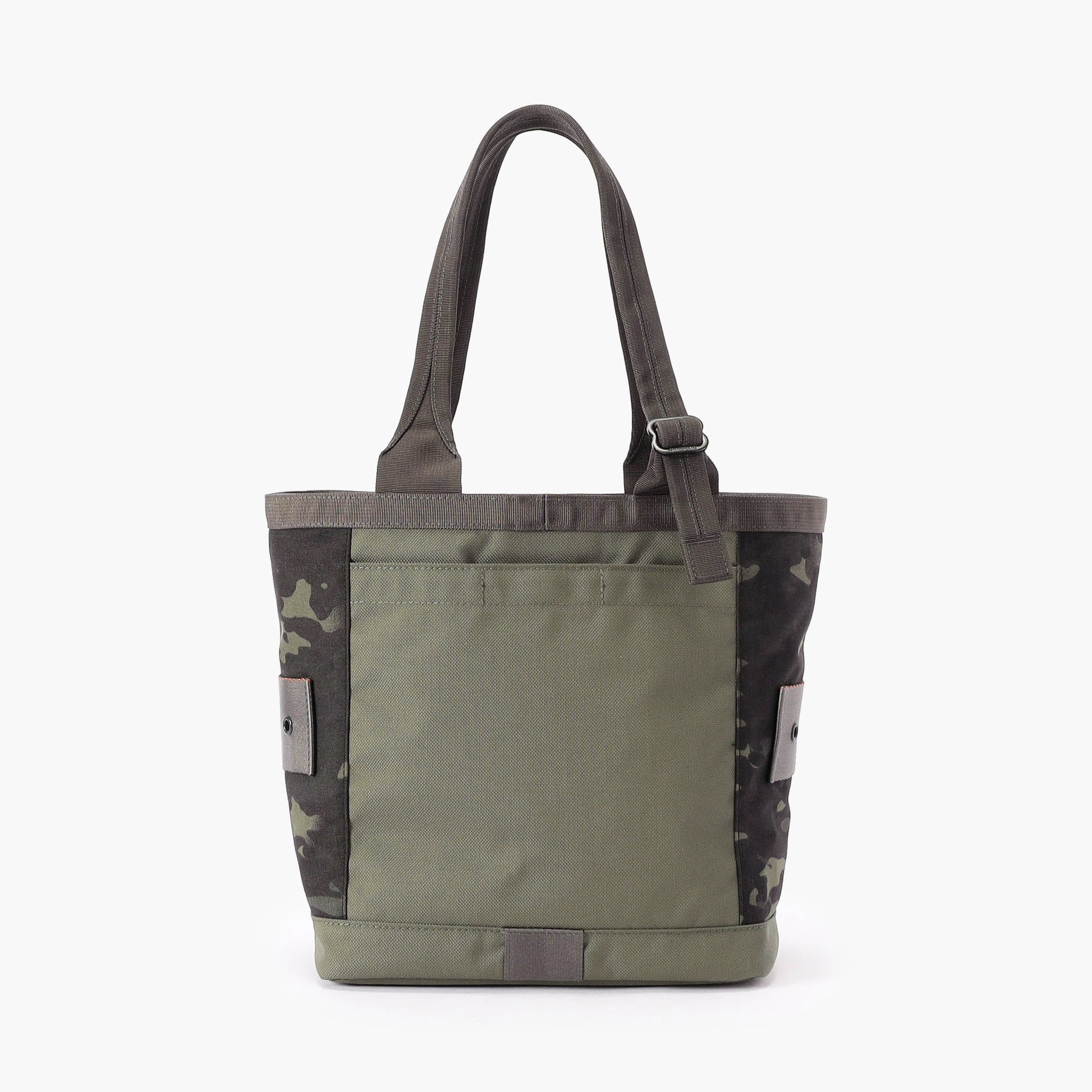 無地部分には500デニールの「CORDURA（R）TRUELOCK」を採用。色褪せしにくい特性を備えています。