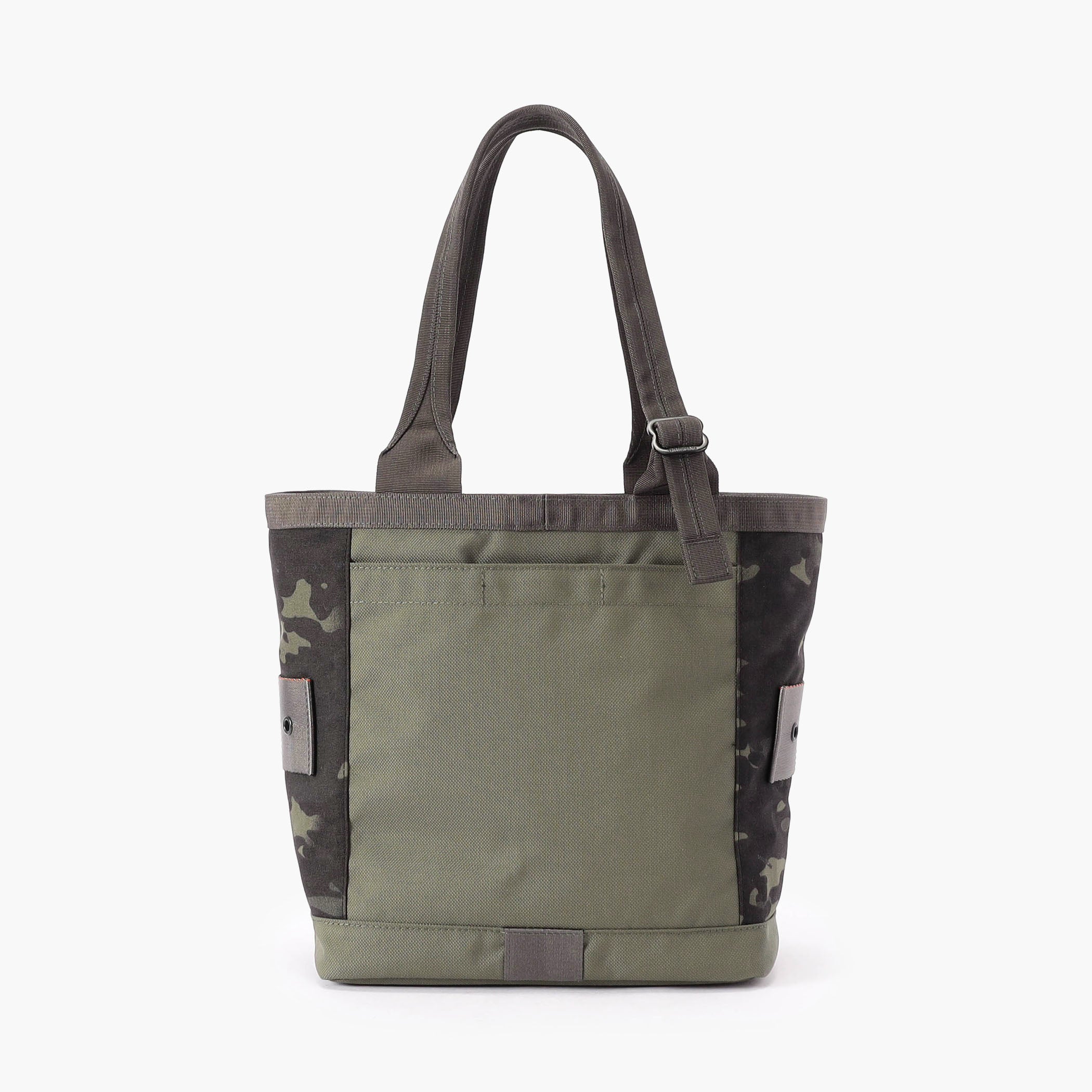 無地部分には500デニールの「CORDURA（R）TRUELOCK」を採用。色褪せしにくい特性を備えています。