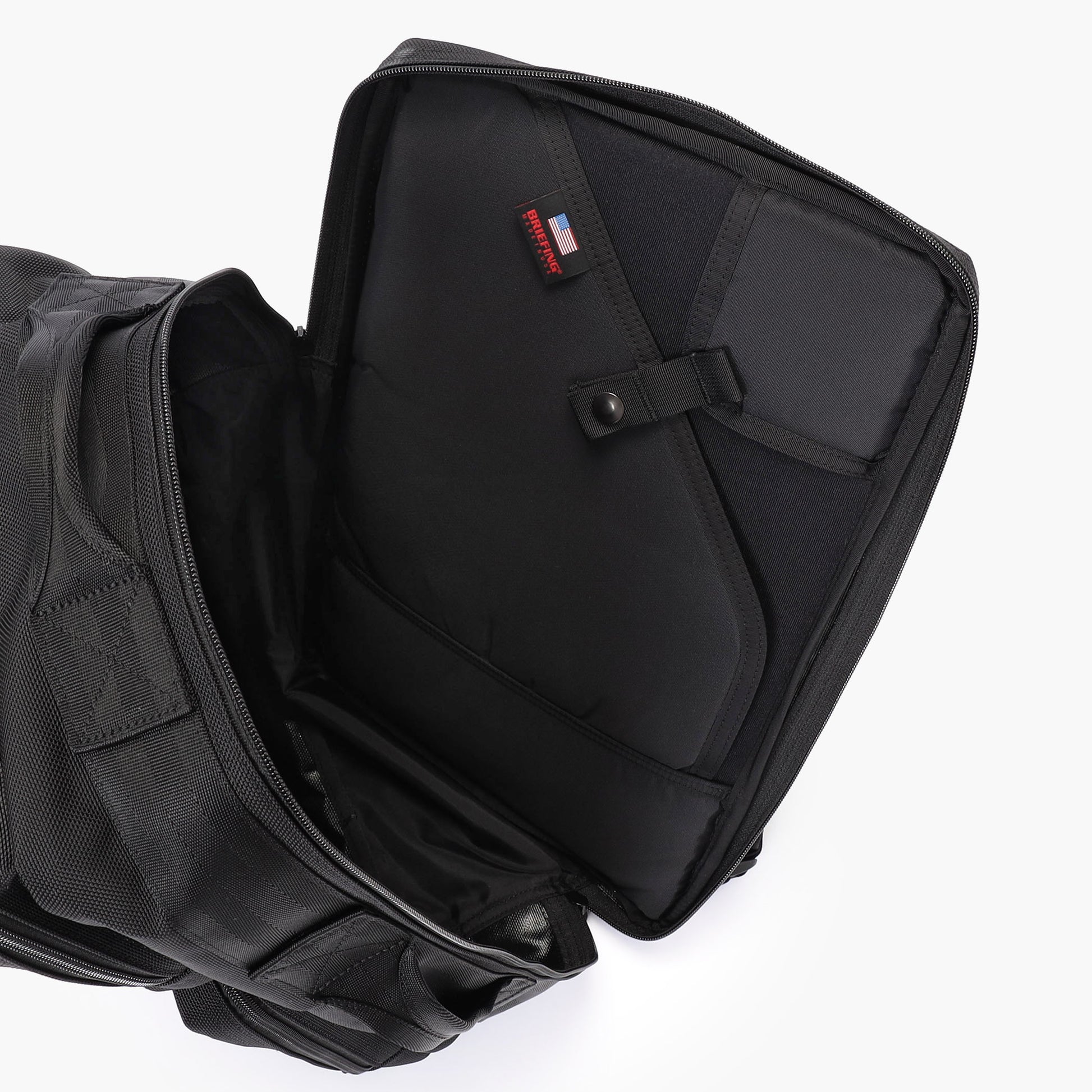 クッション材搭載のPCスリーブには、16インチ程度のPCを収納可能。