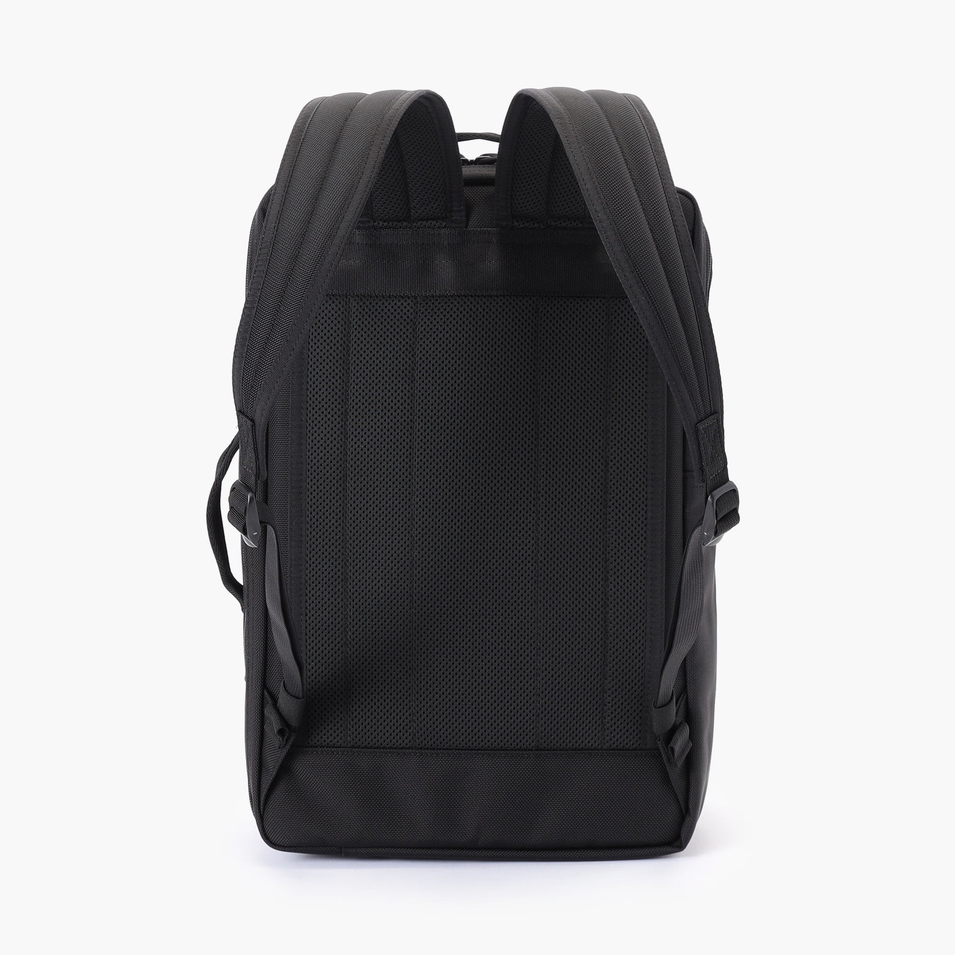 背面はメッシュになっているので、着用時の蒸れを軽減してくれます。