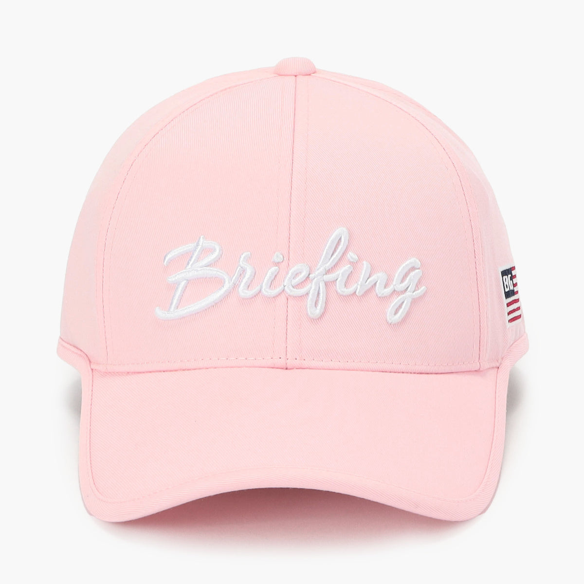 刺繍で表現された立体的なBRIEFINGロゴをフロントに配置。