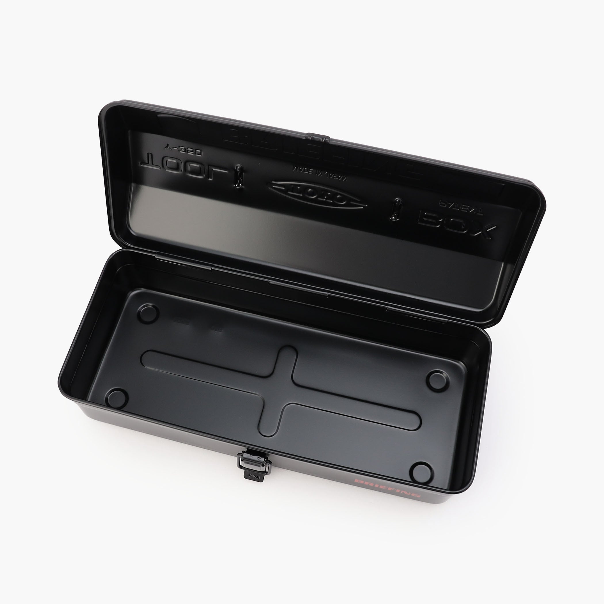 一枚の鋼板を『絞り』で製品化した工具箱はプレス一体型でつくられていることで、優れた耐久性を持つ。