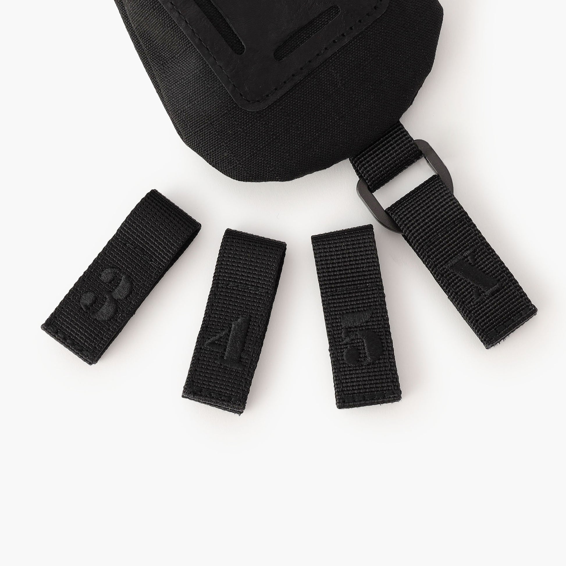 番手表示の文字パーツは「3」「4」「5」「X」が付属いたします。