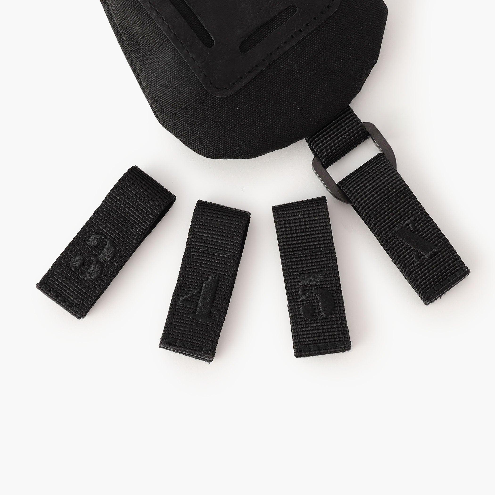 番手表示の文字パーツは「3」「4」「5」「X」が付属いたします。