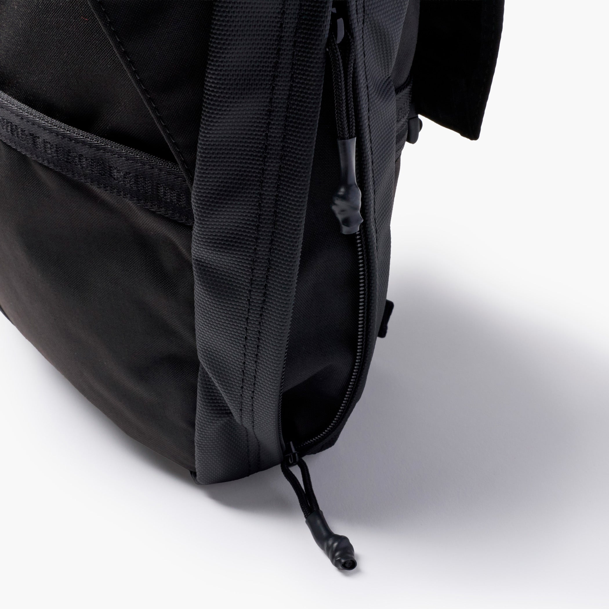 WM×BR NEOCHROME MESSENGER