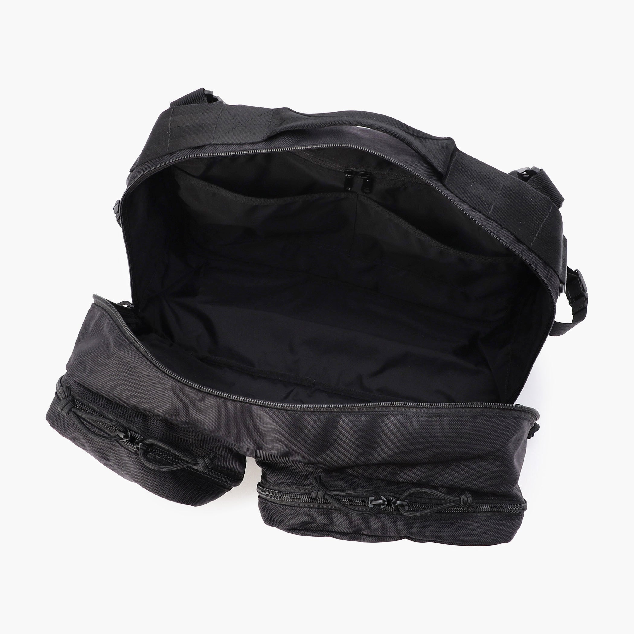 内側には仕分けに便利なポケット複数を搭載。