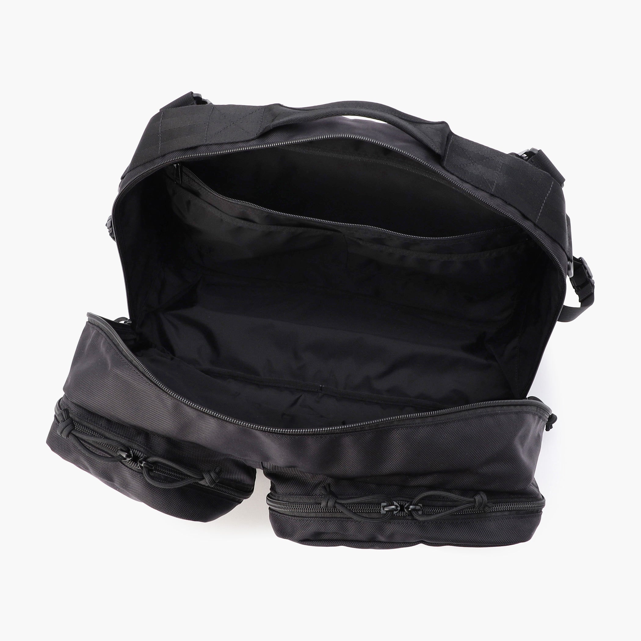 内側には仕分けに便利なポケット複数を搭載。