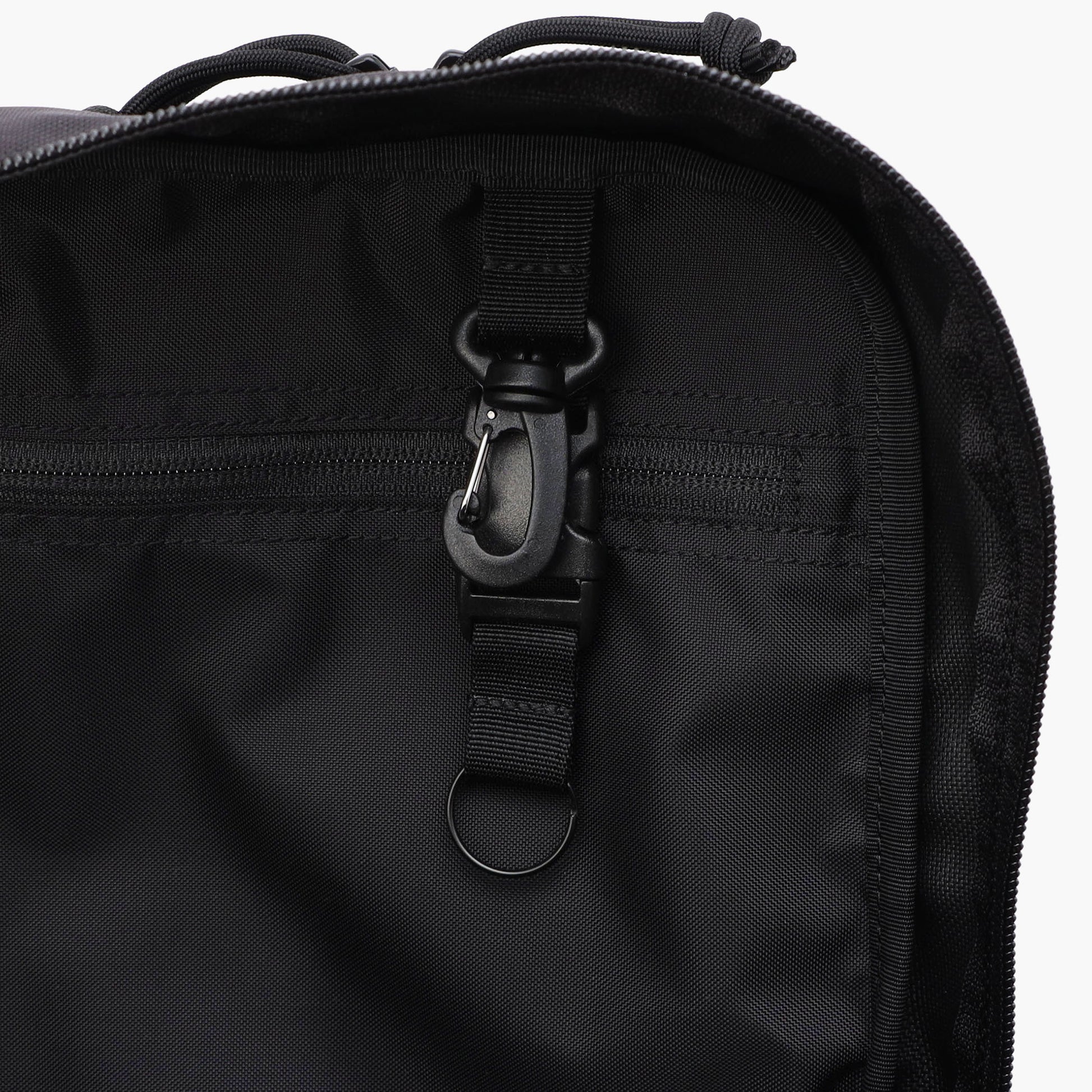 着脱式キーリングとナスカンを搭載しました。