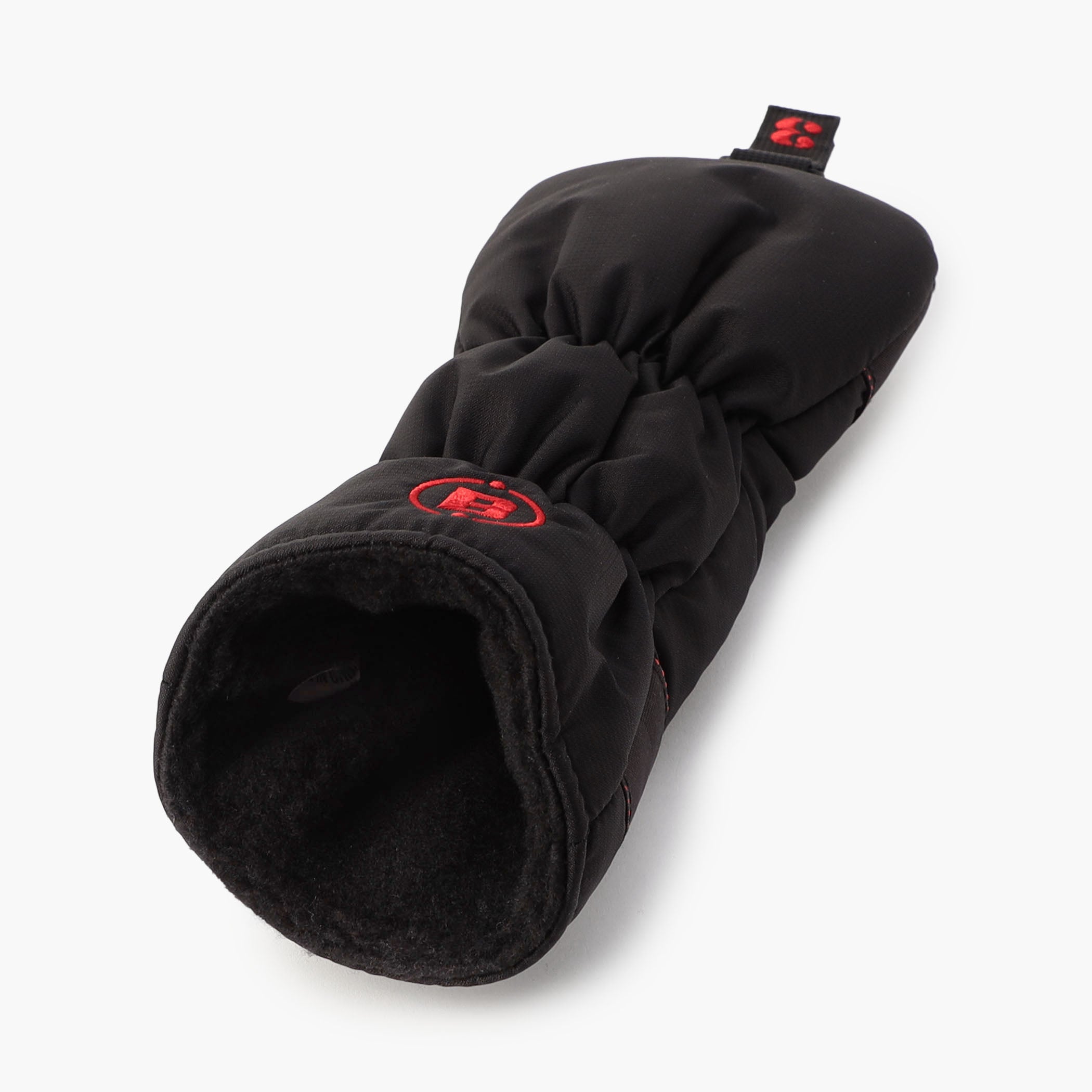 カバー内部にはボア素材を用いることで、クッション性を高め、クラブに傷がつきにくい構造に。