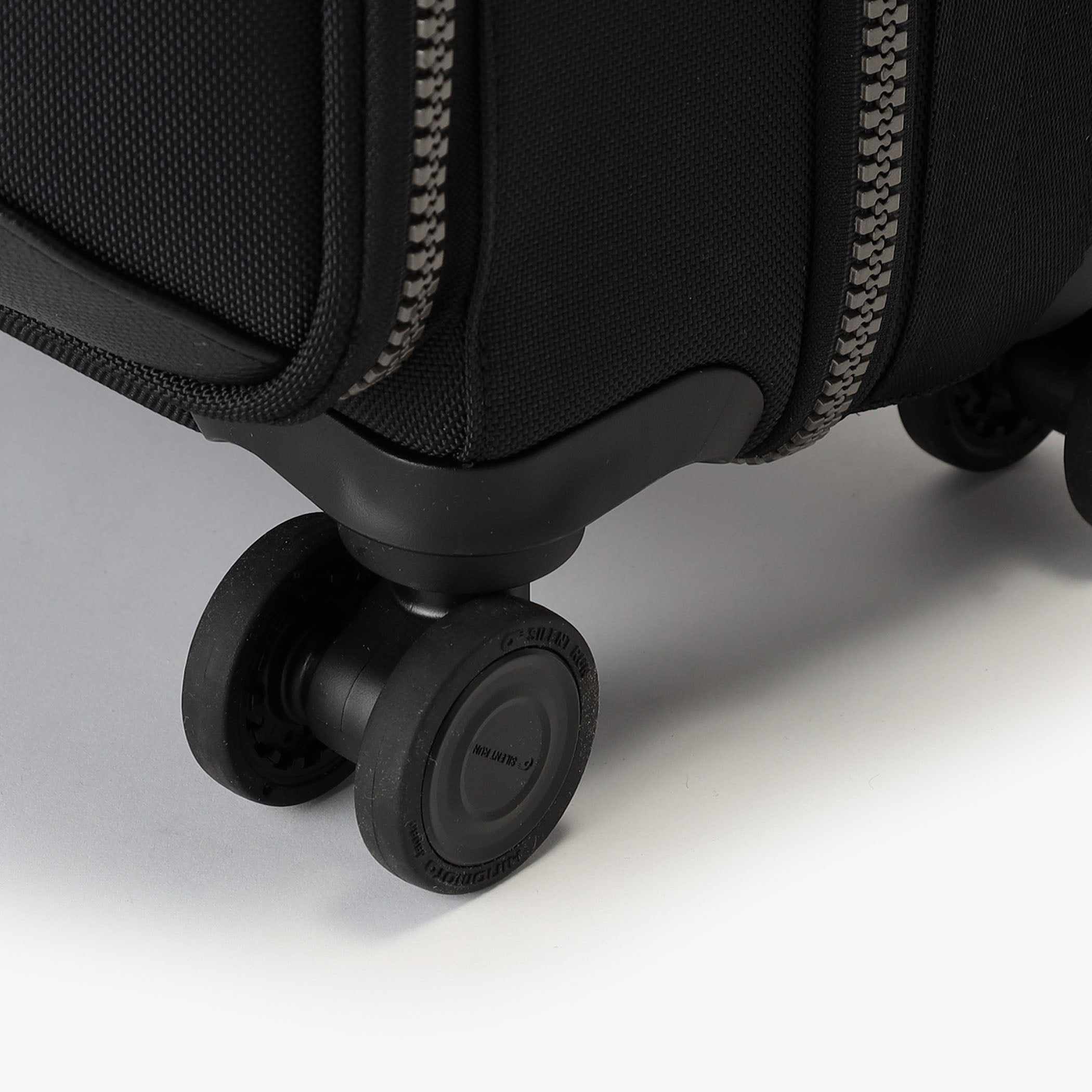 FUSION 4WHEEL CARRY Leather and Nylon Business Carry Case