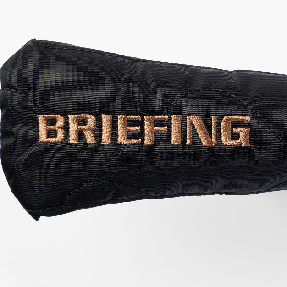 ロゴ表現、ウェビングテープ、グリムロックなどにテーマカラーのコヨーテを採用。BRIEFINGらしいミリタリーのエッセンスをプラス。