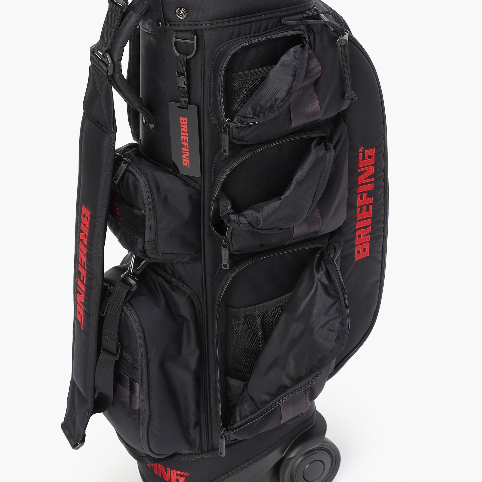 サイドポケット、ダーツ分量を拡大することで、収納性能がアップ。ファスナーには撥水性能のあるWater-Rを採用。