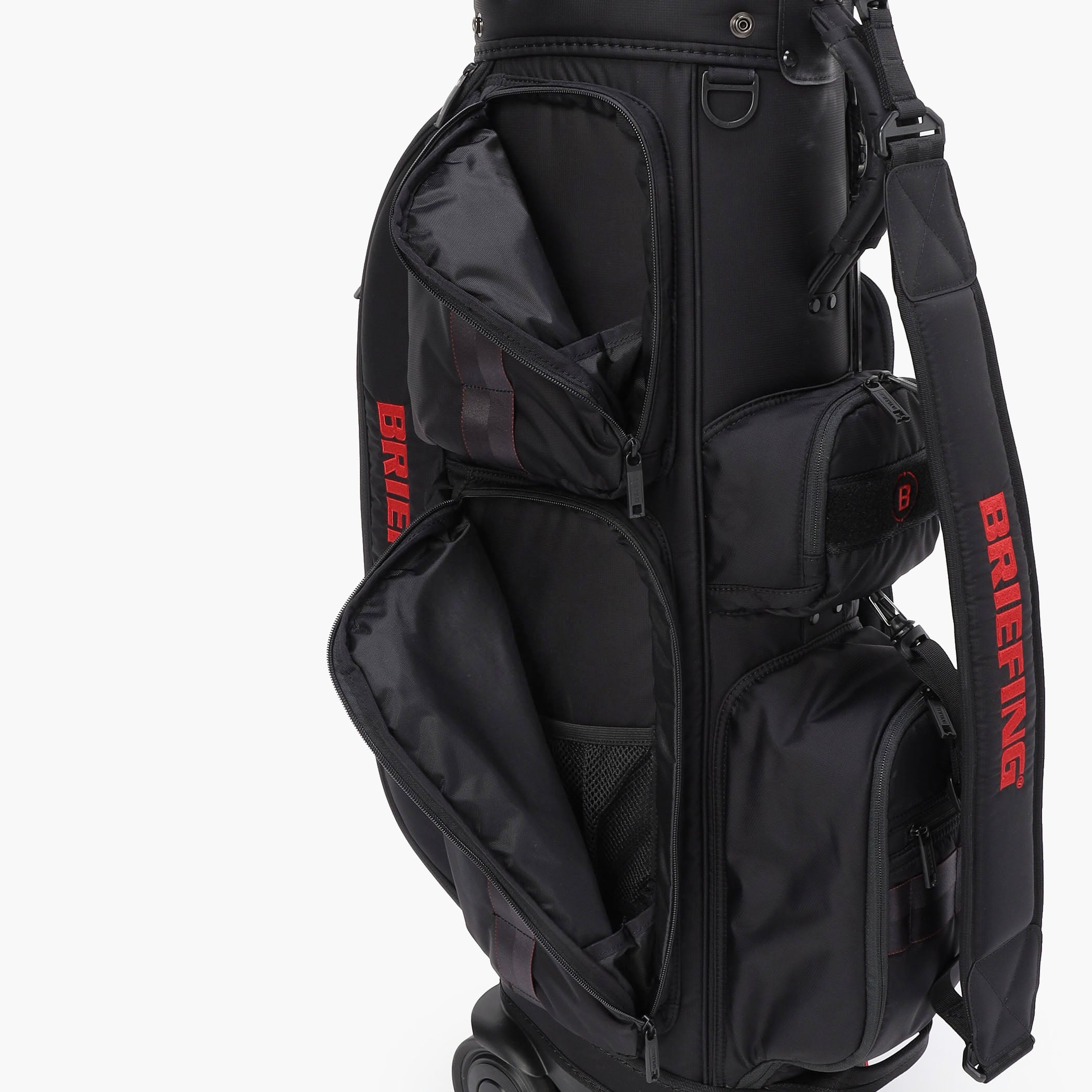 サイドポケット、ダーツ分量を拡大することで、収納性能がアップ。ファスナーには撥水性能のあるWater-Rを採用。