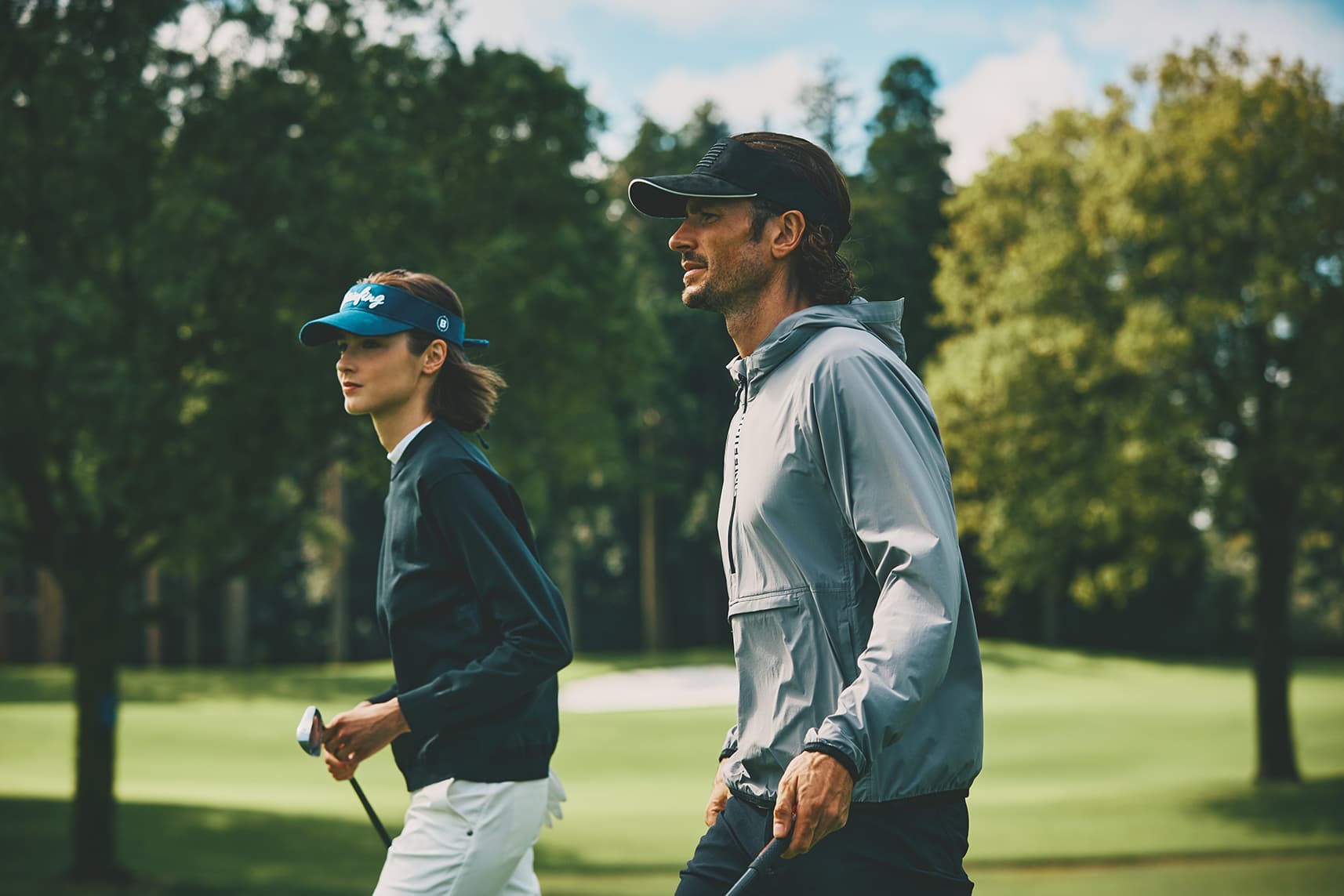 Load video: features' video