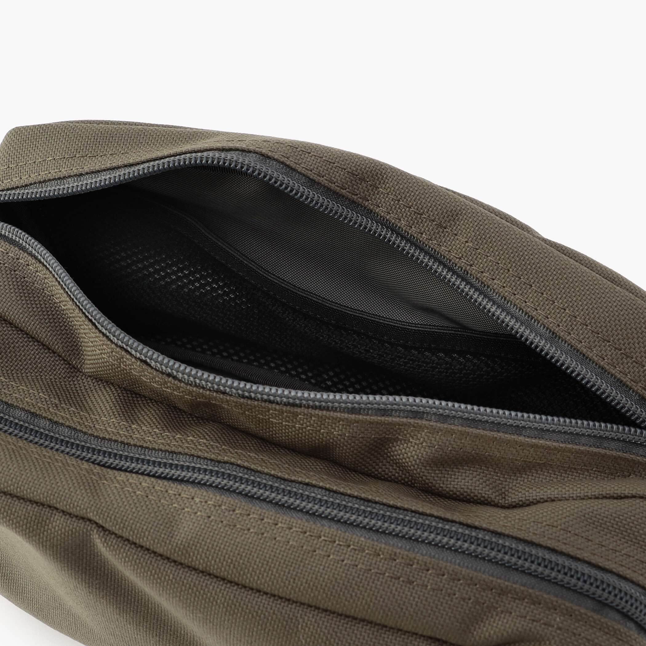 Buy TURF DOUBLE ZIP POUCH 1000D for CHF 117.20 | BRIEFING